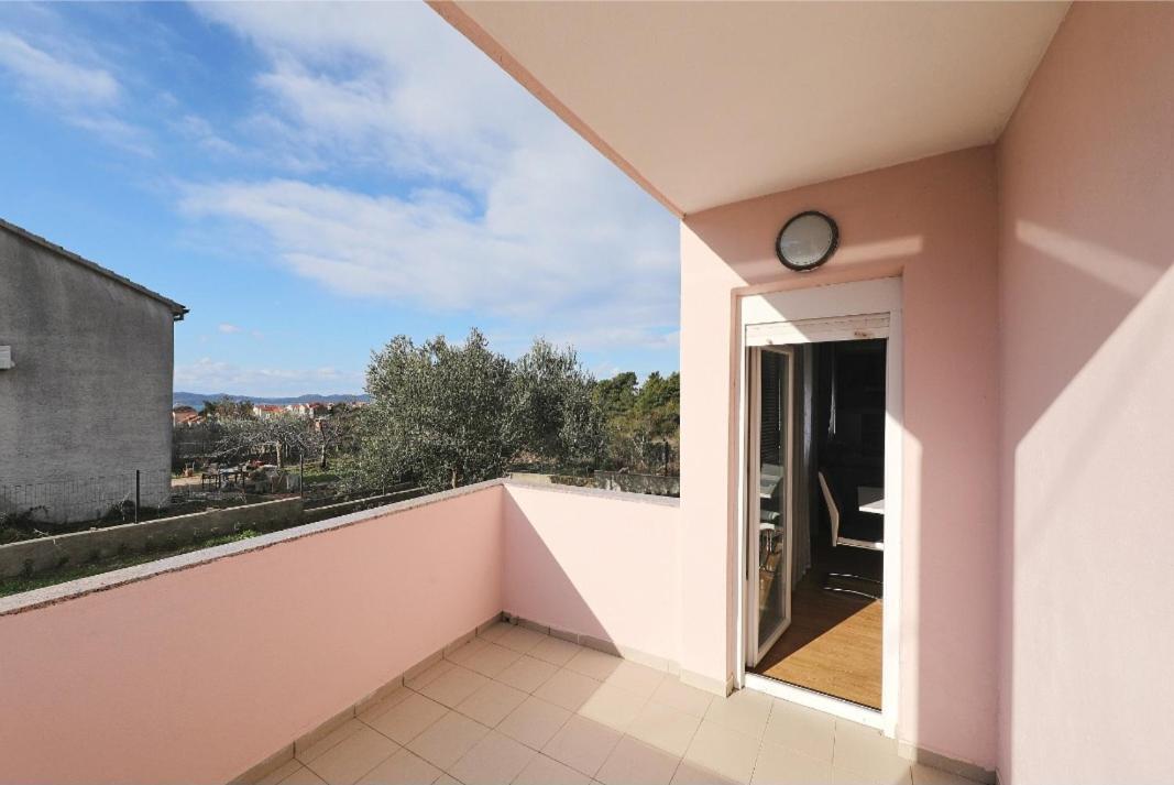 Luka Apartment *